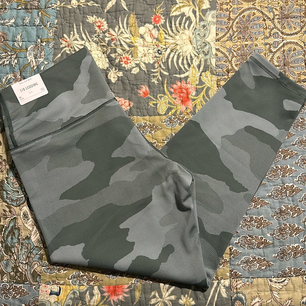 NWT aerie Camo 7/8 Leggings